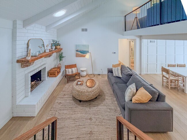 Building Photo - 4954 Dolphin Way