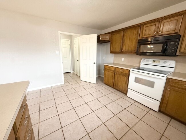 Building Photo - 801 Hickory St