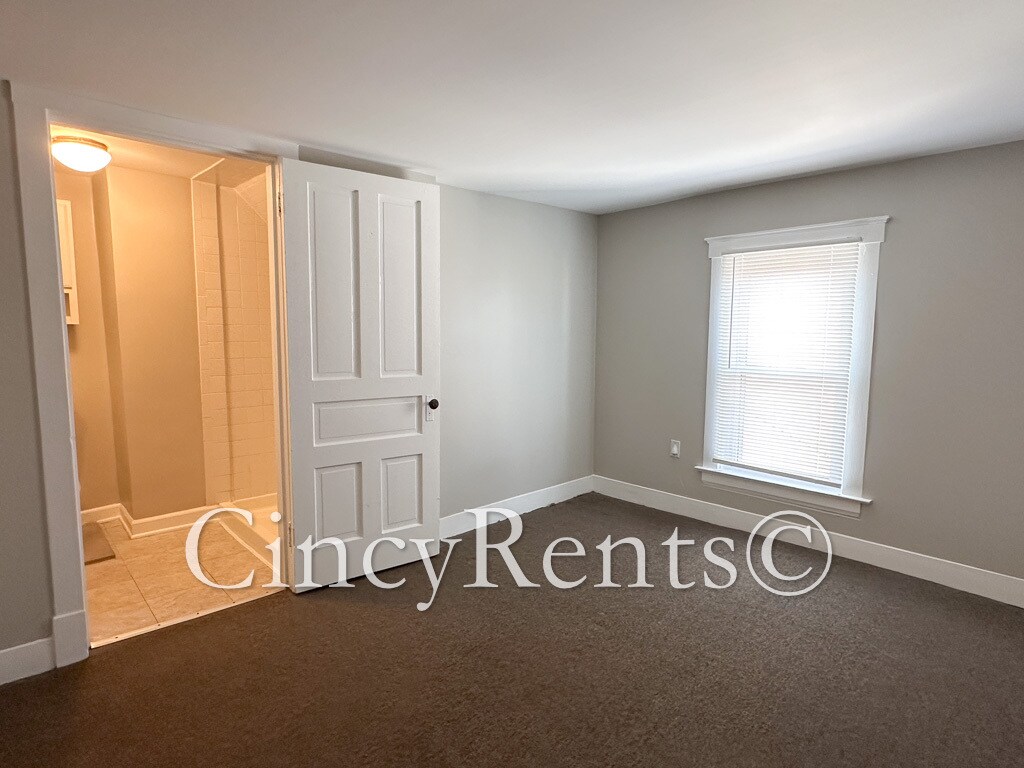 Building Photo - 2217 Feldman Ave