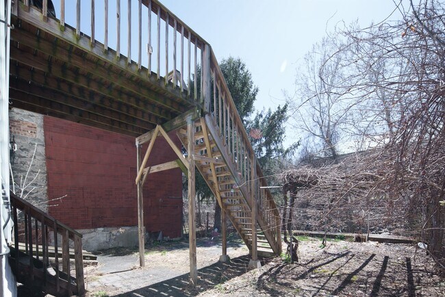 Building Photo - 114 Ida St