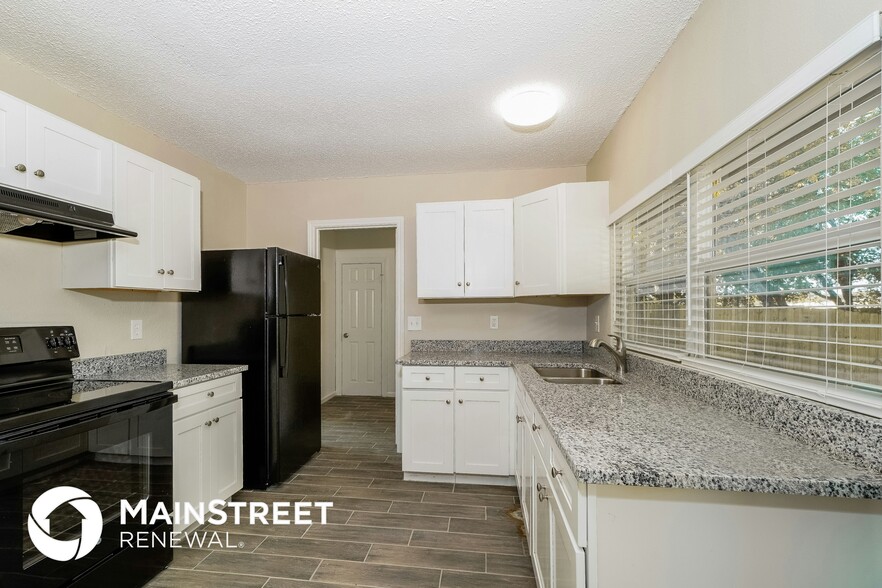 Building Photo - 7331 Glen Heights