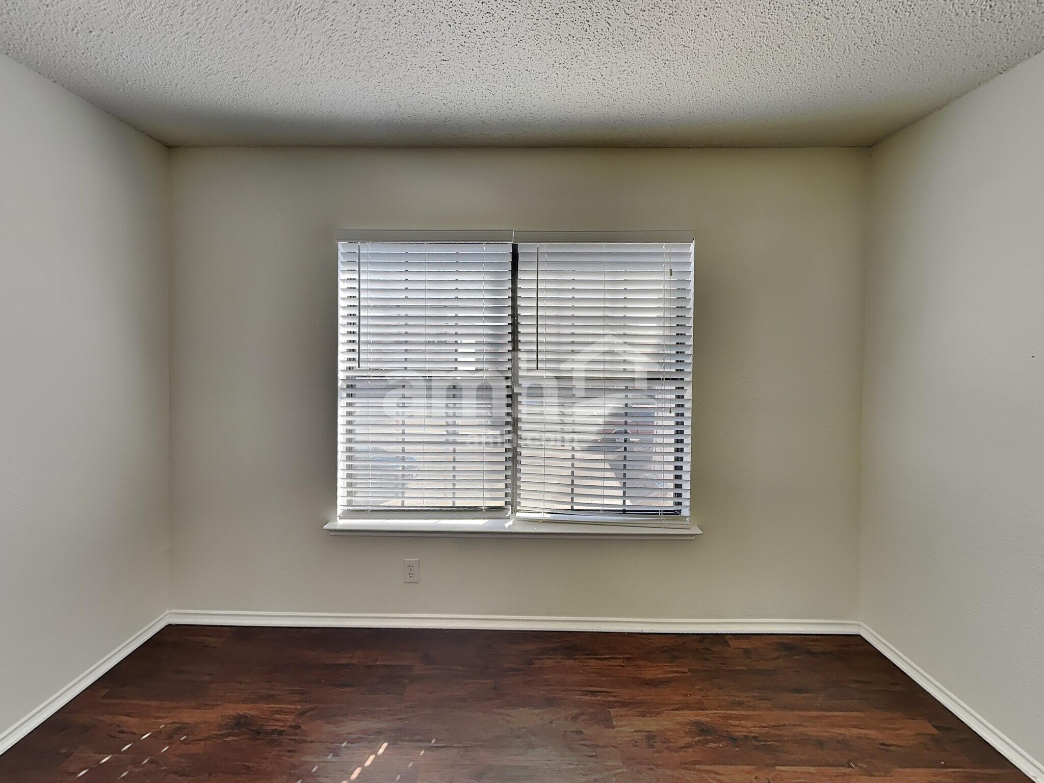 Building Photo - 33 Messenger Crk