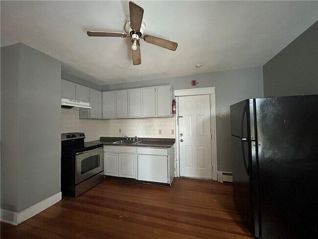 Building Photo - 915 Dexter St