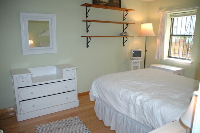 bedroom - 1320 21st St NW