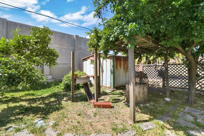 Building Photo - 1467 Ohio St