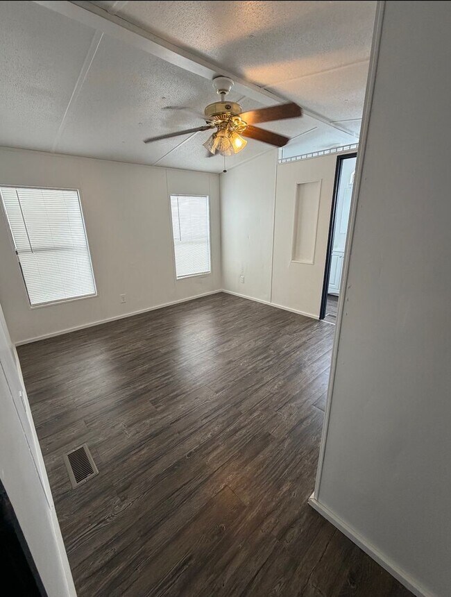 Building Photo - 54 Sunset Cir