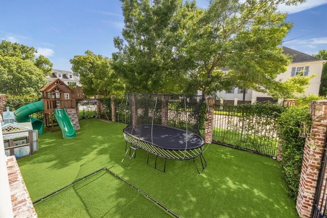 Building Photo - 4536 Mimosa Dr