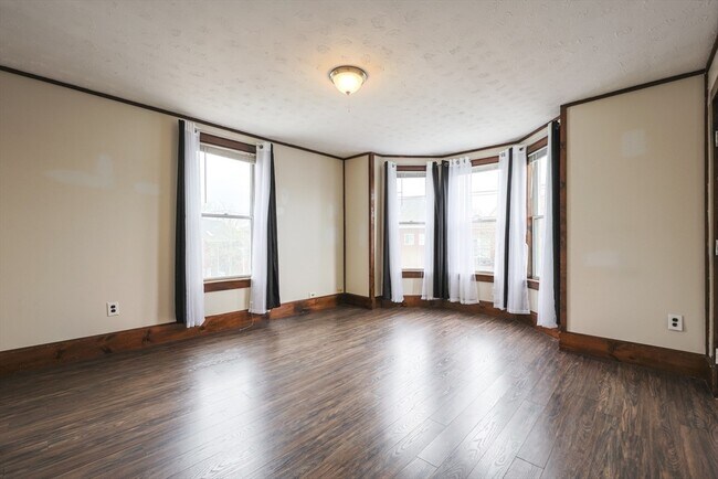 Building Photo - 147 Washington St