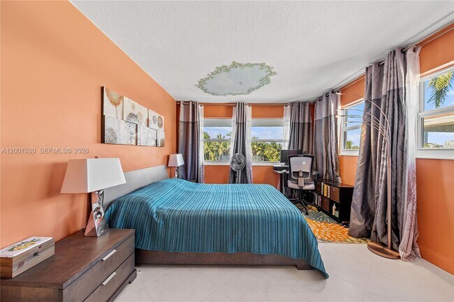 Building Photo - 470 Paradise Isle Blvd