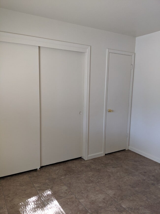 Building Photo - Coming Soon! Four Bedroom Duplex in North ...