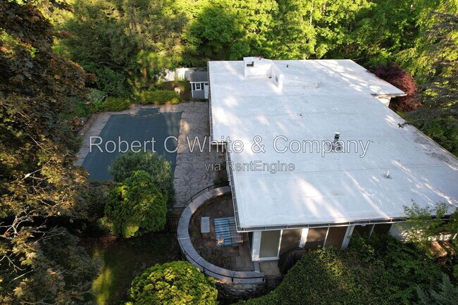 Building Photo - 16 Sunbrook Rd
