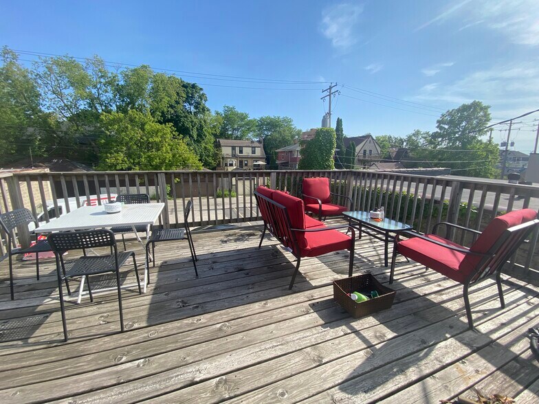 Building Photo - 1425 E Capitol Dr