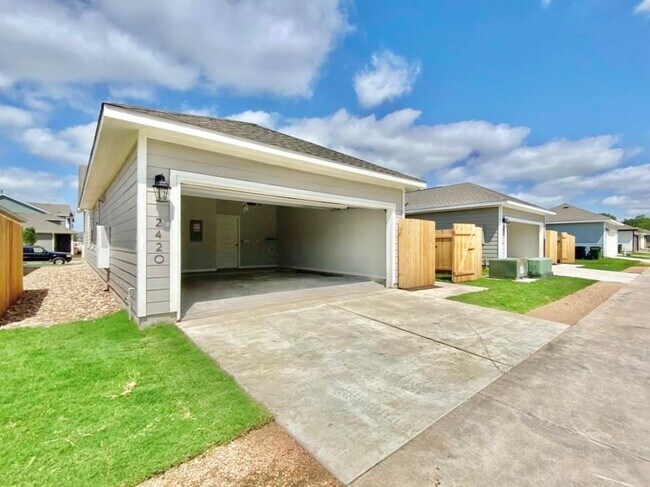 Building Photo - 2420 Pecan Island Dr