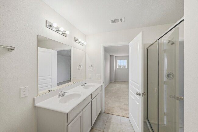 Building Photo - 14603 Auburn Dusk Dr