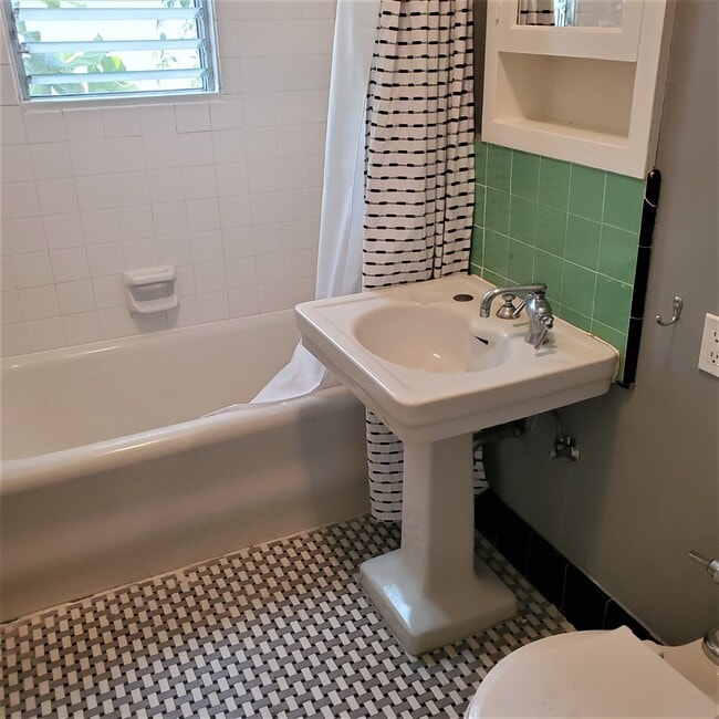 bathroom - 1235 N Sweetzer Ave