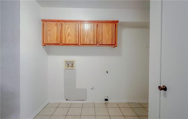 Building Photo - 712 S Willowood Dr