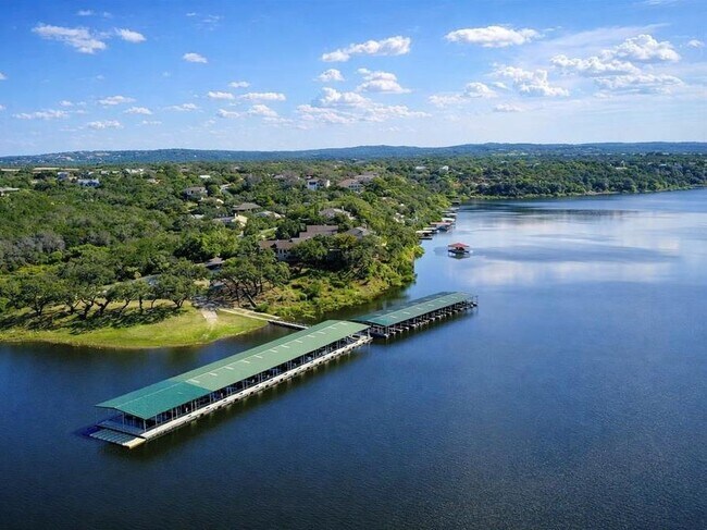 Building Photo - 945 Wesley Ridge Dr