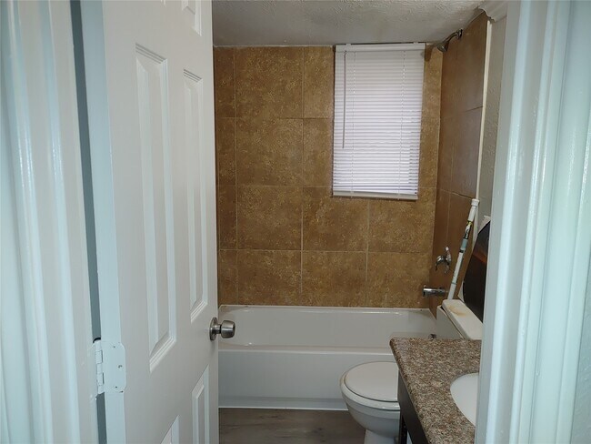 Building Photo - 6204 Culberson St