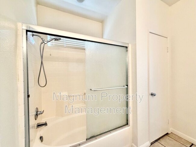 Building Photo - 33205 Gypsum St