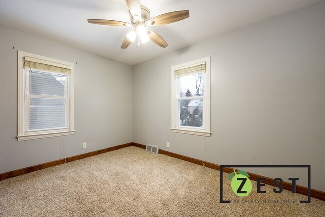 Building Photo - Amazing 3 Bedroom 1 Bathroom - $1500