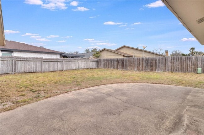 Building Photo - 985 Crossbill St