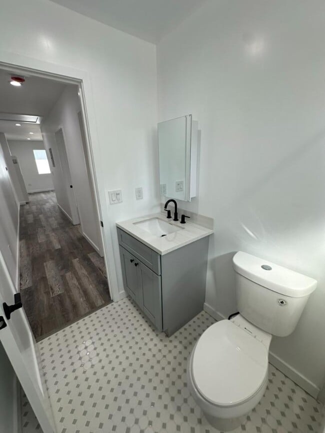 Building Photo - 626 W 54th St