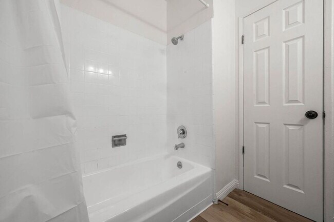 Building Photo - 3212 W 60th St