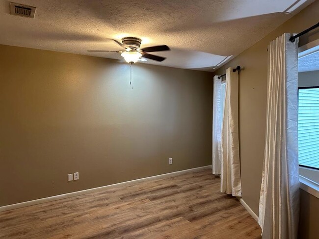 Building Photo - 24468 Country Clb Dr