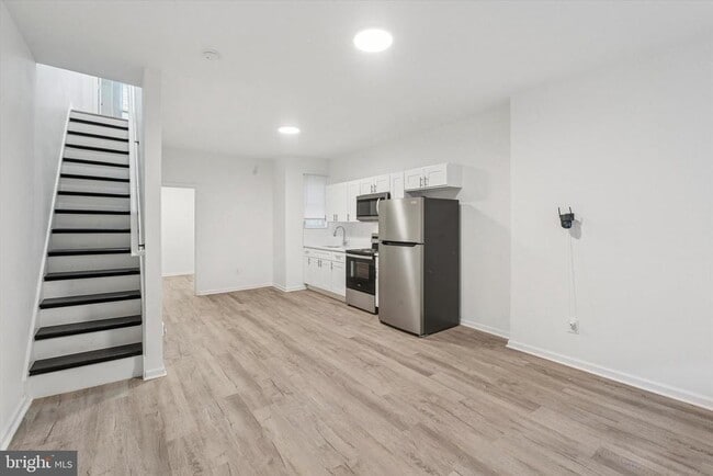 Building Photo - 1529 N Hollywood St