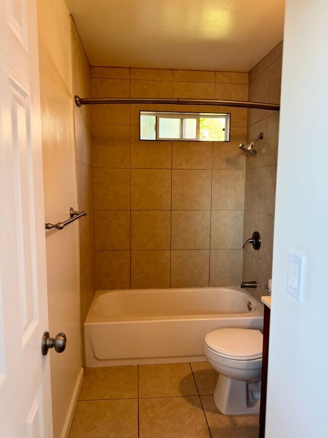 Building Photo - OPEN HOUSE 8/16/25 3pm-4pm