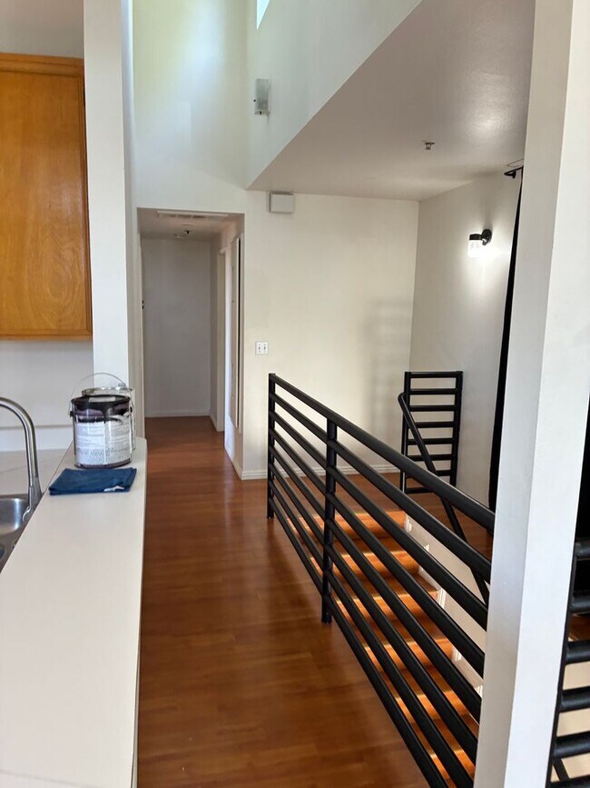 Building Photo - 607Ynez