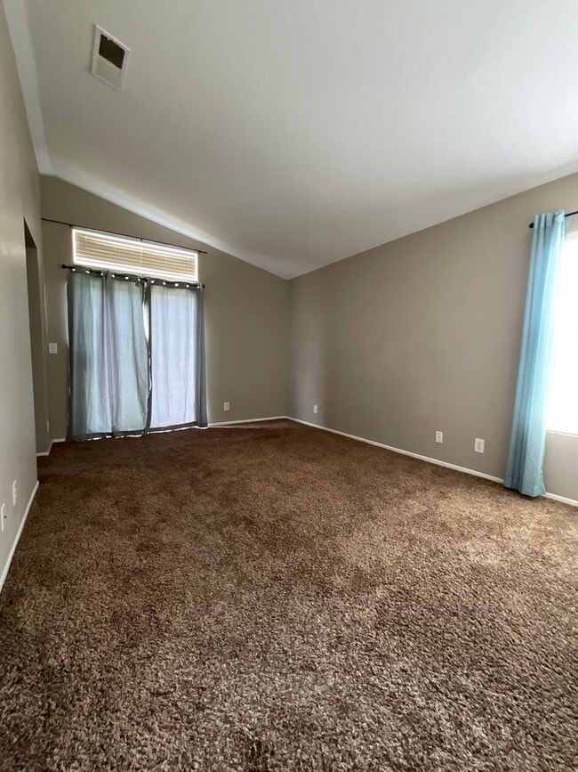 Building Photo - Single story Rosamond Home