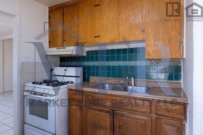 Building Photo - 3Bed/1.5Bath House at 35th/McDowell! $1199...