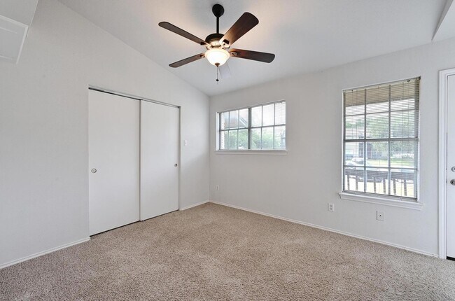 Building Photo - 1815 River Crossing Cir