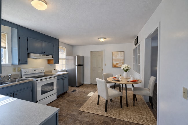 Building Photo - Charming 3 Bedroom 1 Bathroom Brick Home