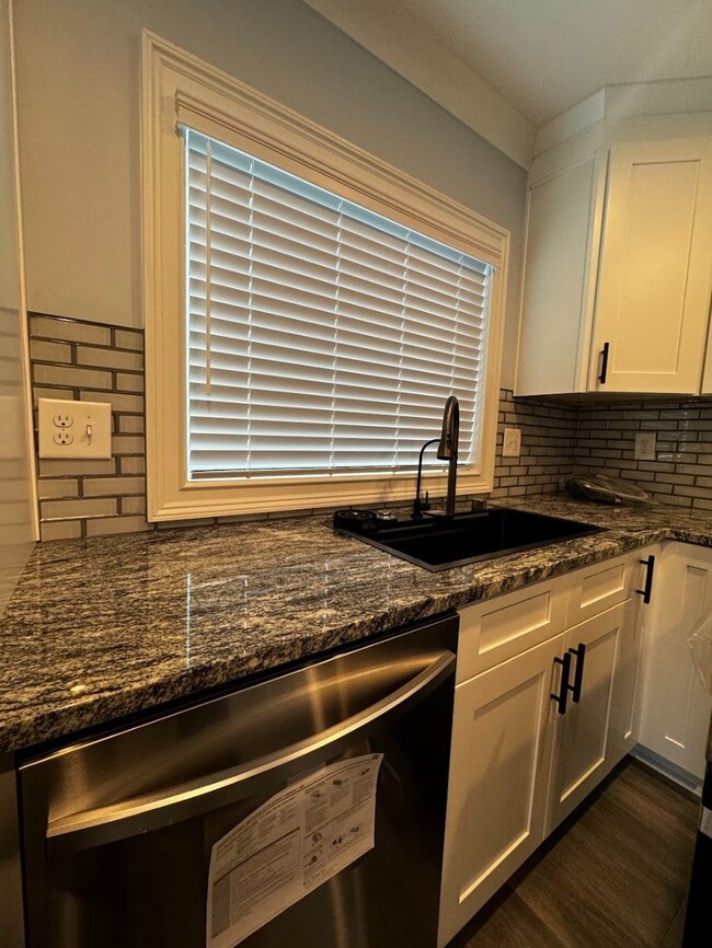 Building Photo - ???? Brand New 3BR/2.5BA Townhome for Rent...