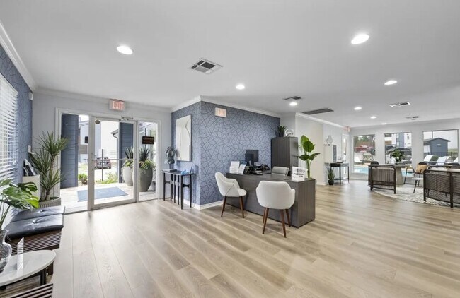 Building Photo - 2020 Plantation Dr