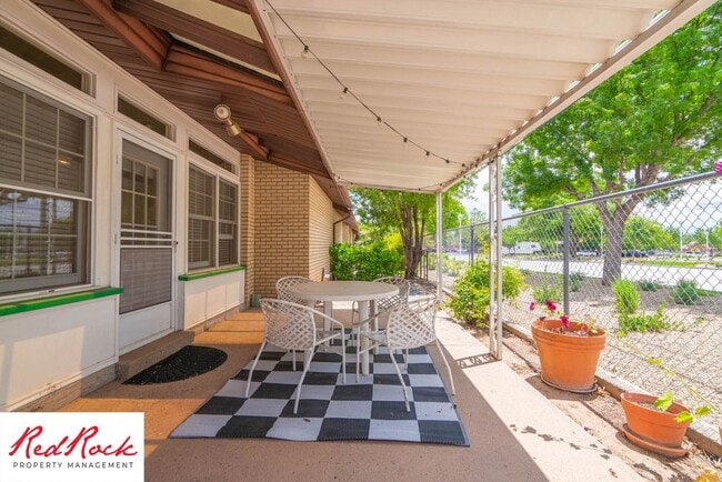 Building Photo - 3 Bedroom End Unit Townhome in Downtown St. George