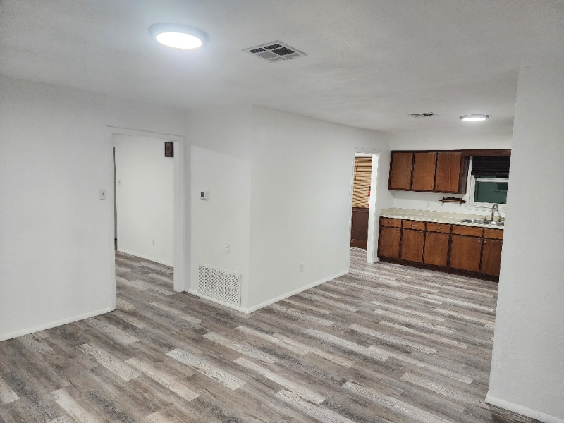 Building Photo - 5900 S Sunset Ave