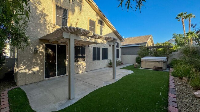 Building Photo - Freshly Updated 3BD Home, Island Kitchen &...