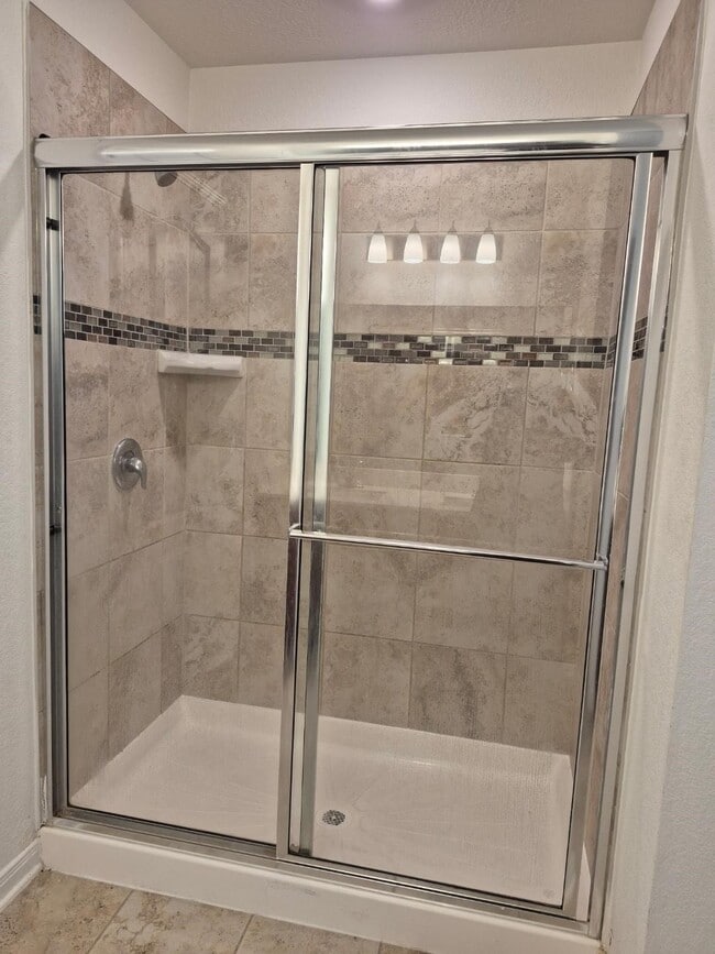 Building Photo - 6715 Hillsdale Creek Dr