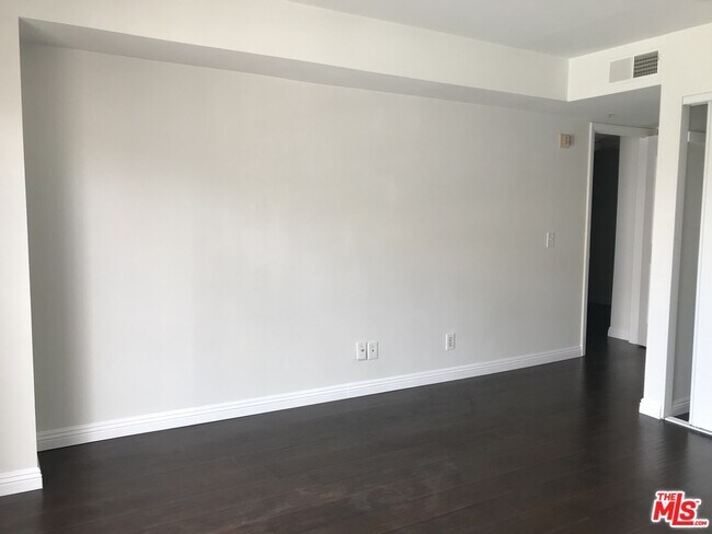 Building Photo - 4750 Templeton St