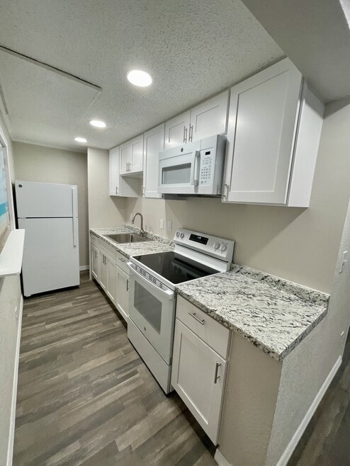 Building Photo - Camellia Court Apartments
