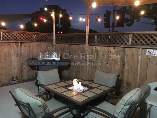 Building Photo - 4102 Ingraham St