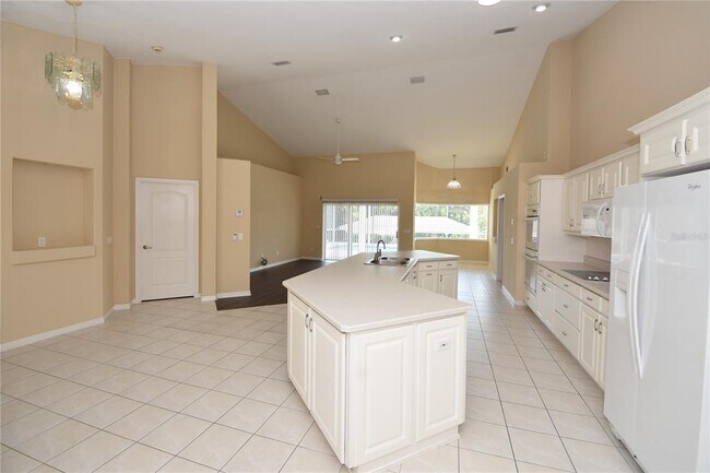 Building Photo - 10 Crampton Ct