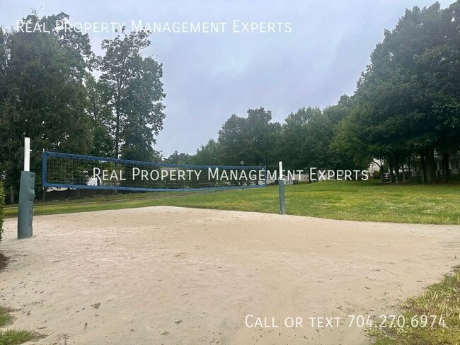 Building Photo - 6029 Whitechapel Ct