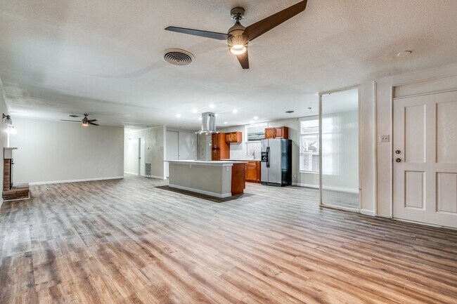 Building Photo - 511 E Hathaway Dr