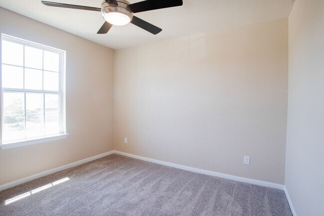 Building Photo - 1005 Papaya Cove