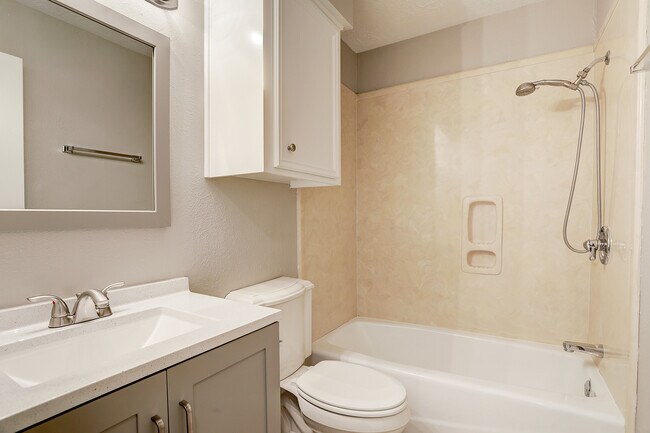 Building Photo - 6407 Crestside Dr