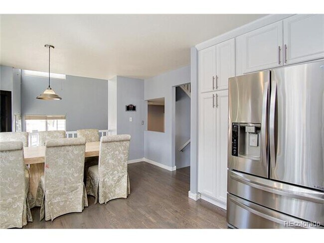 Building Photo - Beautiful single family home with 4 bed an...